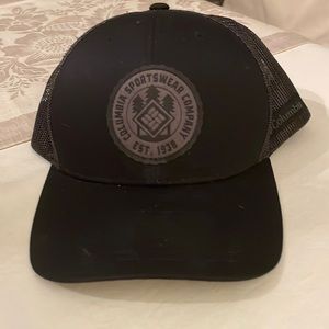 Columbia men’s black snap back hat